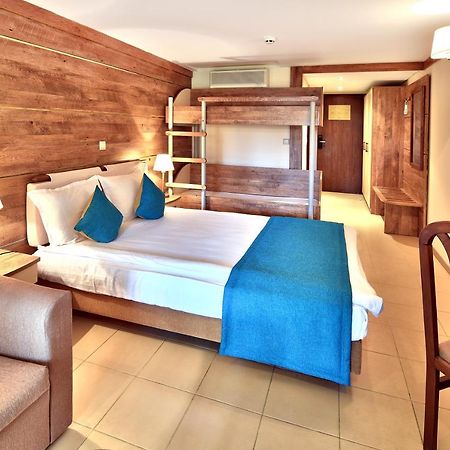 Les Magnolias Hotel Primorsko Bagian luar foto