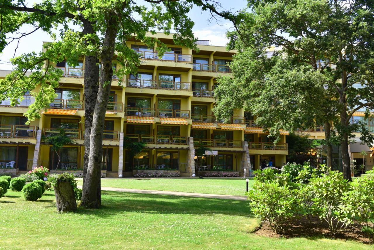 Les Magnolias Hotel Primorsko Bagian luar foto