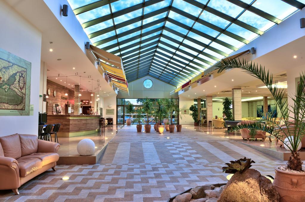 Les Magnolias Hotel Primorsko Bagian luar foto