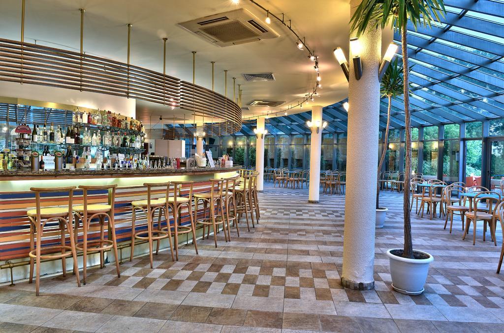 Les Magnolias Hotel Primorsko Bagian luar foto