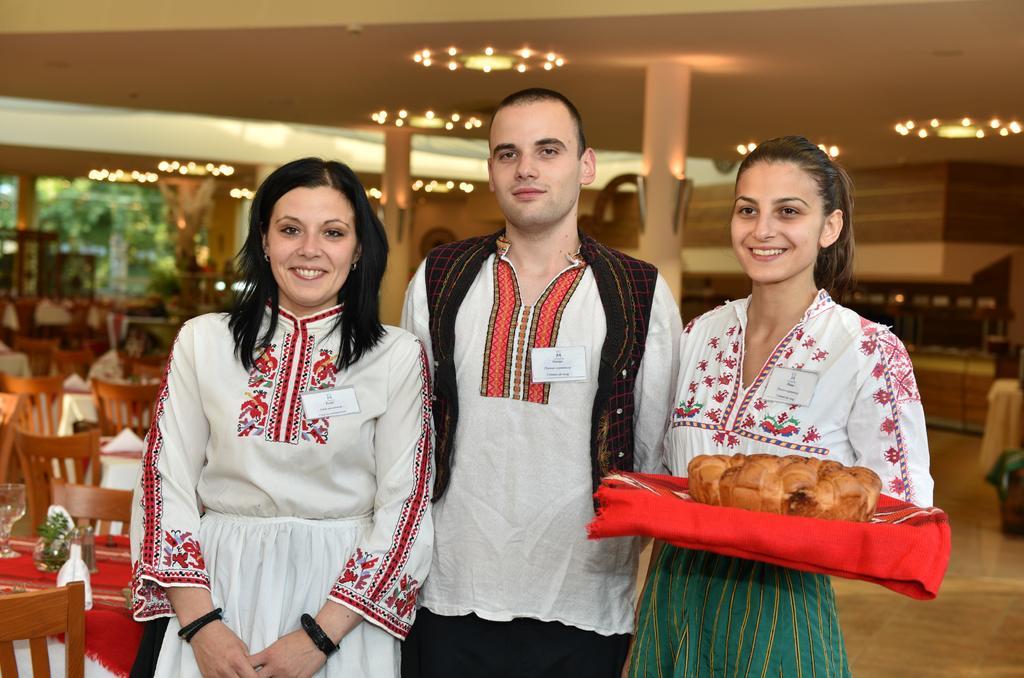 Les Magnolias Hotel Primorsko Bagian luar foto