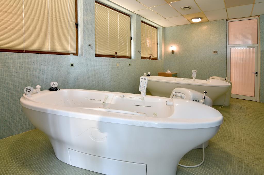 Les Magnolias Hotel Primorsko Bagian luar foto