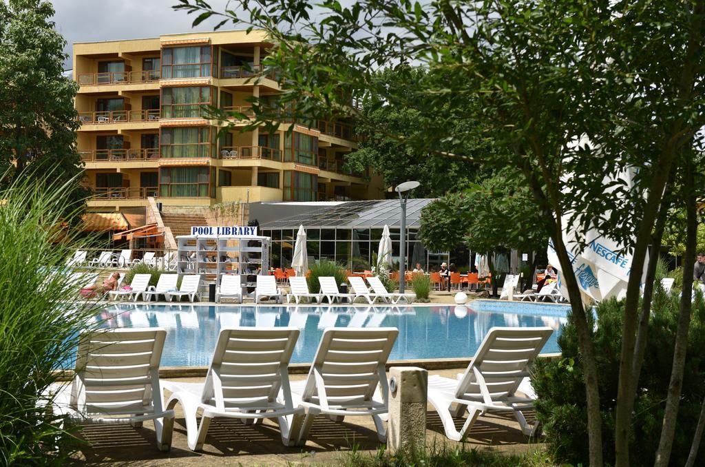 Les Magnolias Hotel Primorsko Bagian luar foto