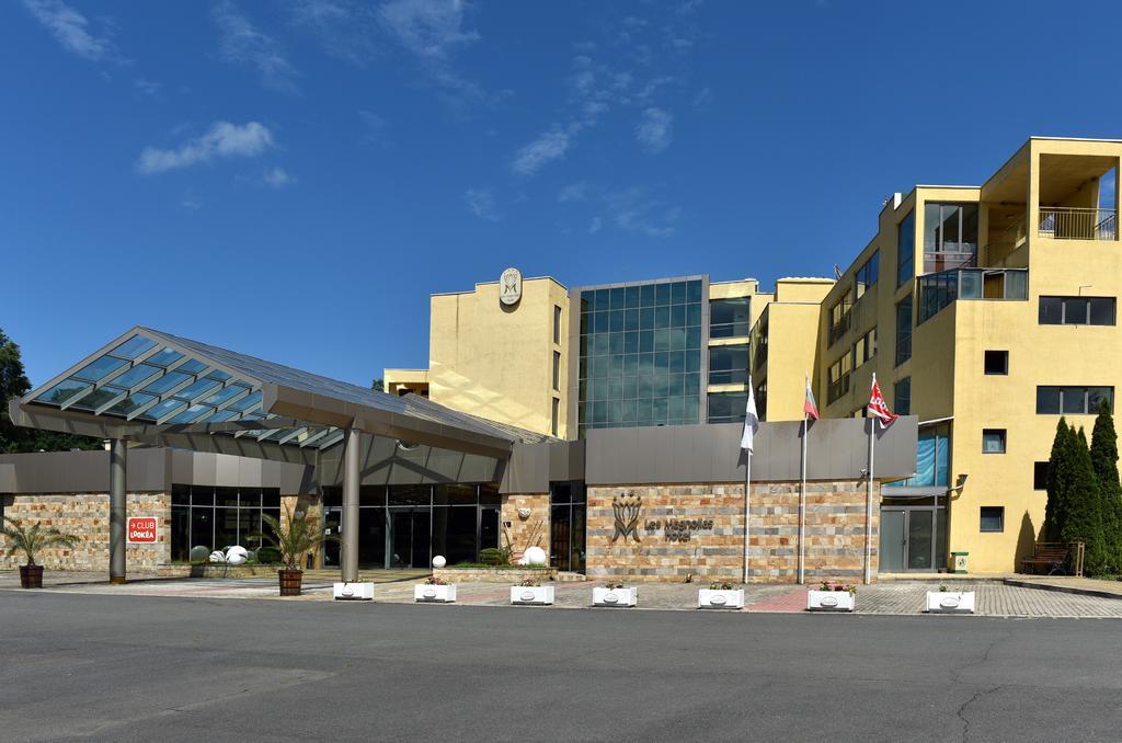 Les Magnolias Hotel Primorsko Bagian luar foto