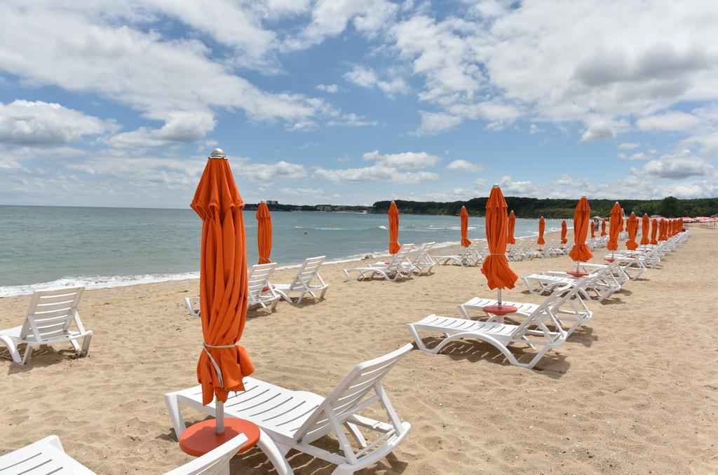 Les Magnolias Hotel Primorsko Bagian luar foto