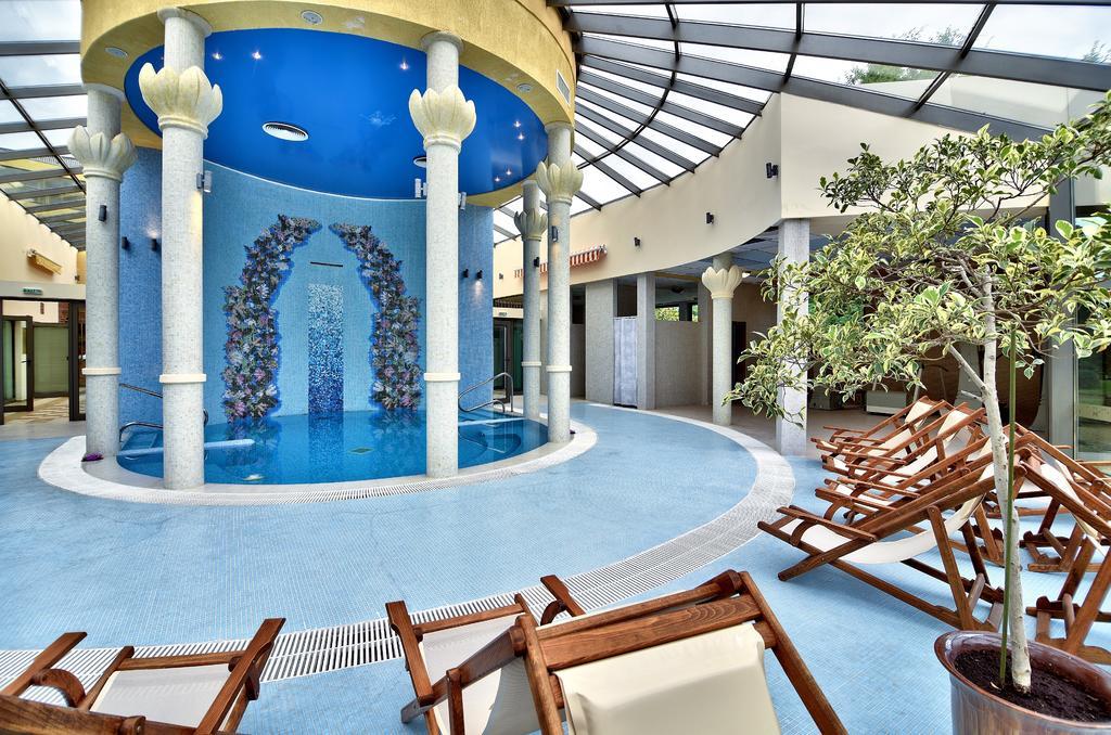 Les Magnolias Hotel Primorsko Bagian luar foto