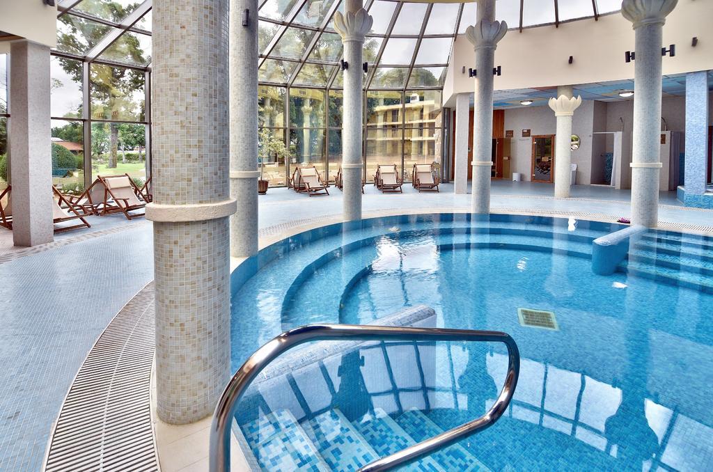 Les Magnolias Hotel Primorsko Bagian luar foto