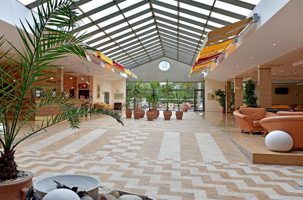 Les Magnolias Hotel Primorsko Bagian luar foto