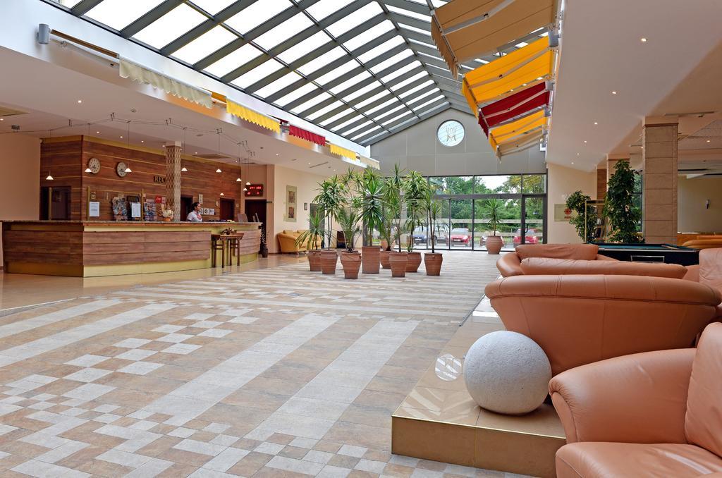 Les Magnolias Hotel Primorsko Bagian luar foto