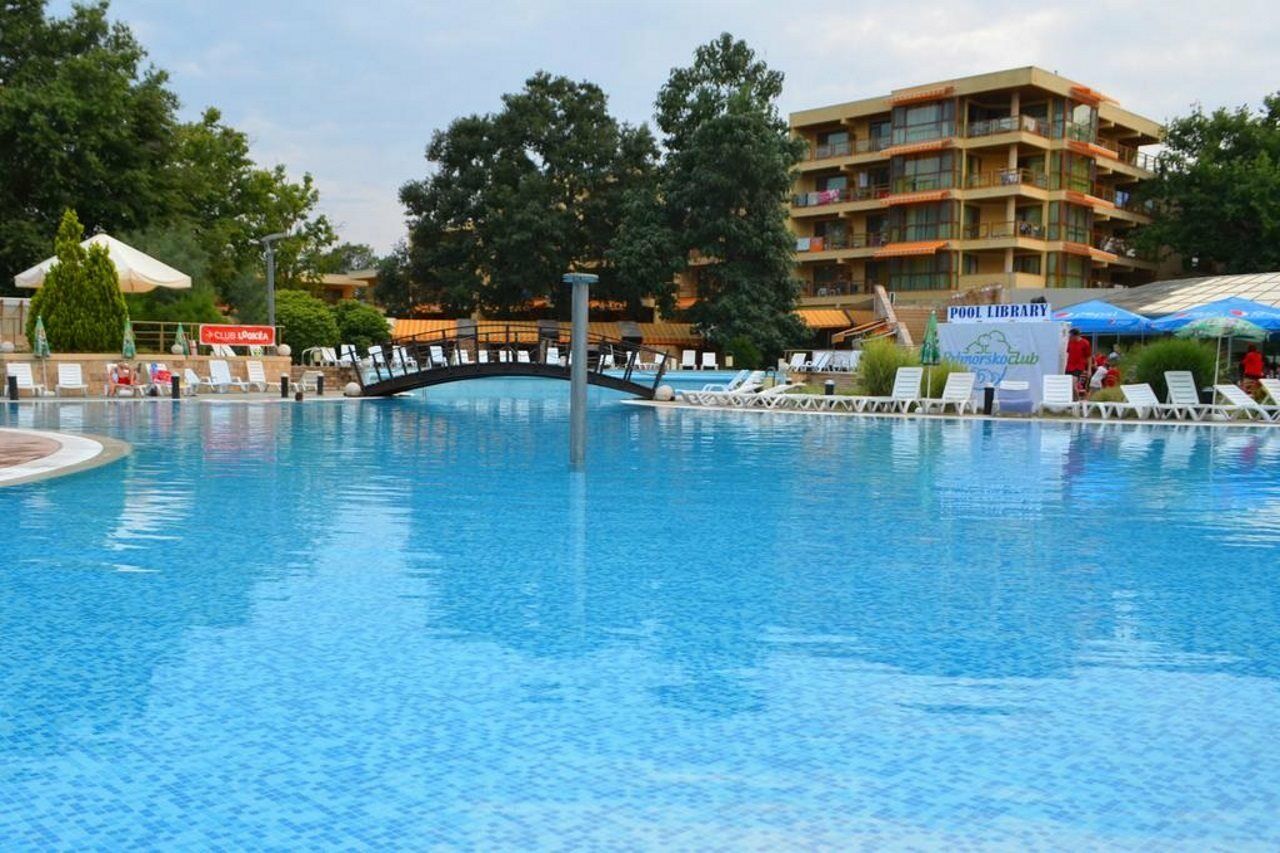 Les Magnolias Hotel Primorsko Bagian luar foto